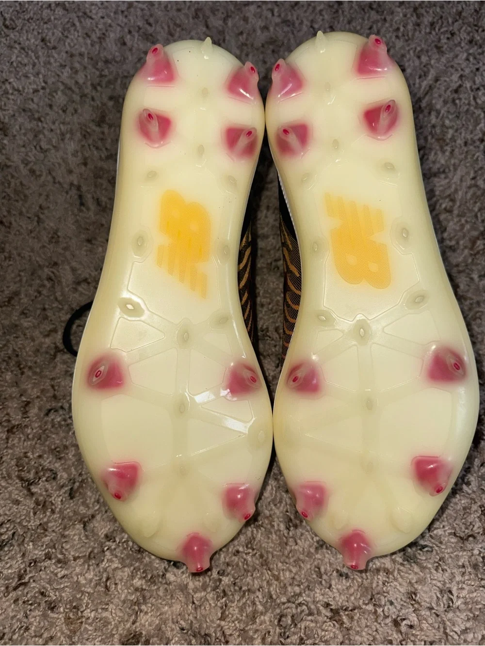 New Balance Yellow & Orange Patterned Soccer Cleats 9.5 - Picture 4 of 7